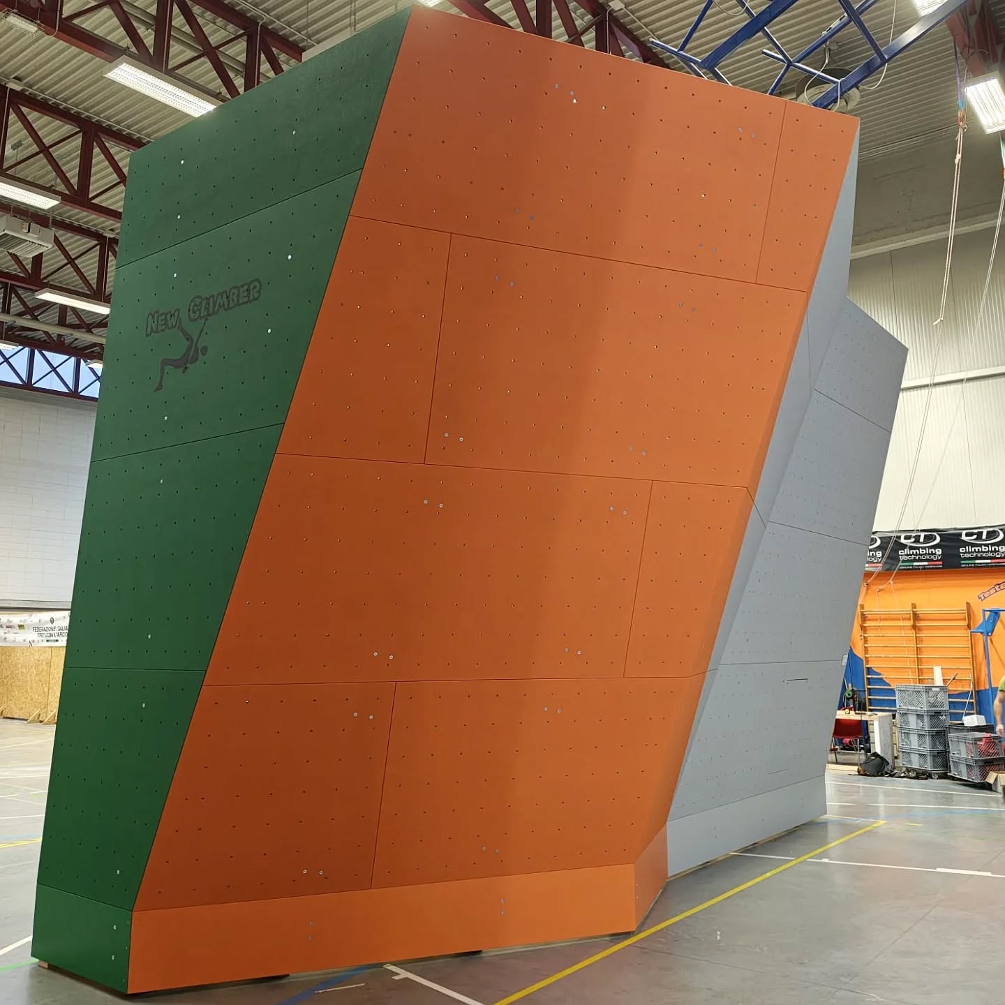 Area allenamento boulder indoor completa Palestra Ovan Basaldella di Vivaro